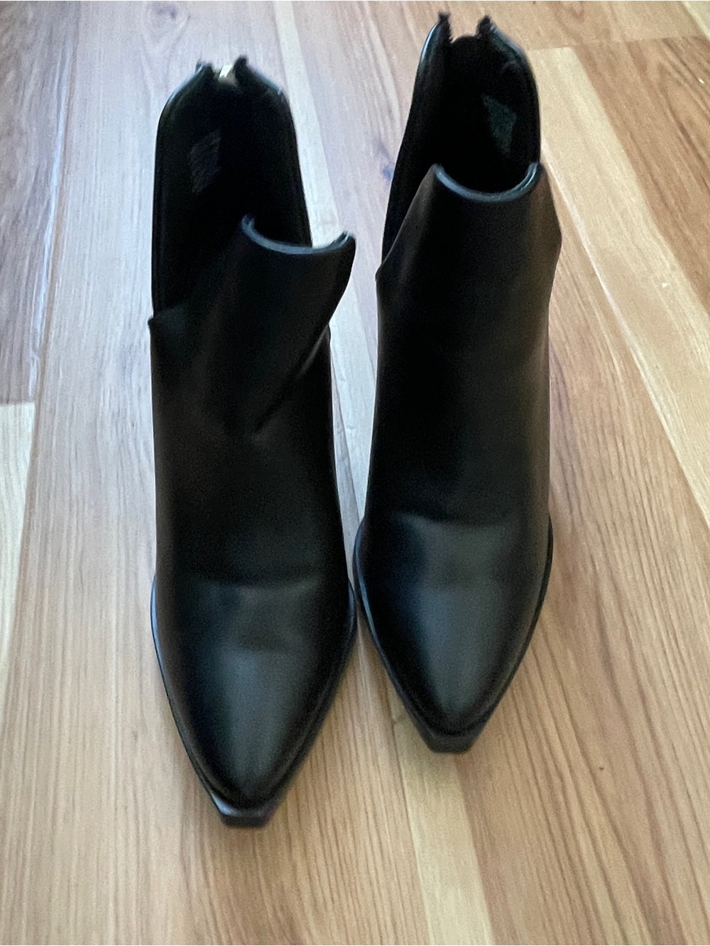Steve Madden Black Pointed Toe Cutout Ankle Booties - Picture 5 of 6